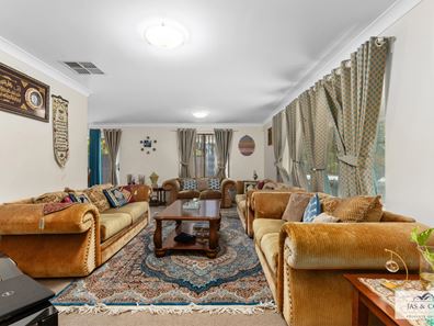 74 Connemara Drive, Thornlie WA 6108