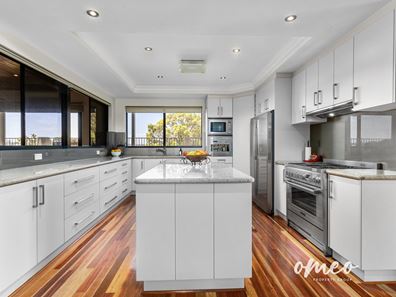 13 Nemagold Grove, Coogee WA 6166