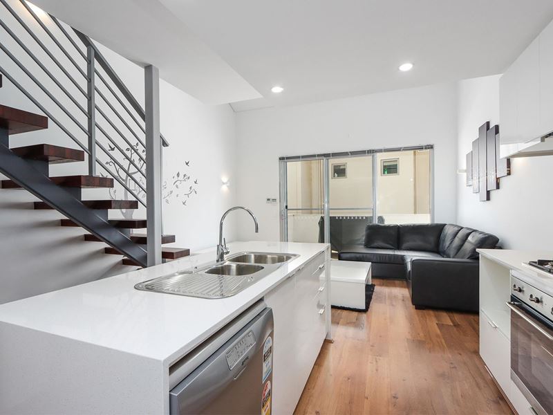 16/2 Downey Drive, Como
