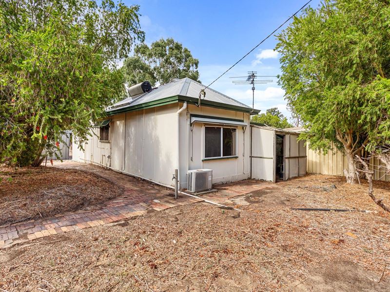 94 Government Road, Roelands WA 6226