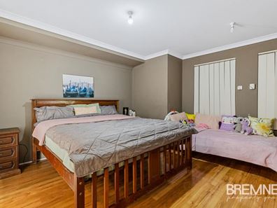 33 Tintagel Loop, Orelia WA 6167