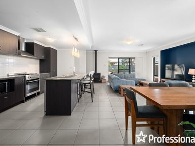 6 Bellas Circuit, Piara Waters WA 6112