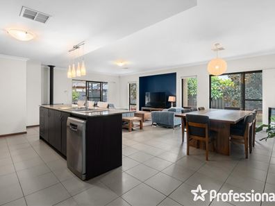 6 Bellas Circuit, Piara Waters WA 6112
