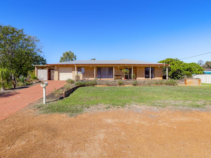 24 St Georges Avenue, Champion Lakes