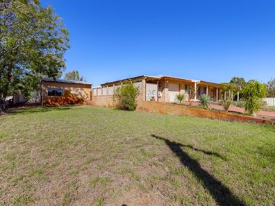 24 St Georges Avenue, Champion Lakes WA 6111
