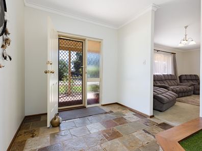 24 St Georges Avenue, Champion Lakes WA 6111