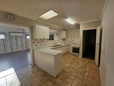 25 Lindy Way, Camillo WA 6111