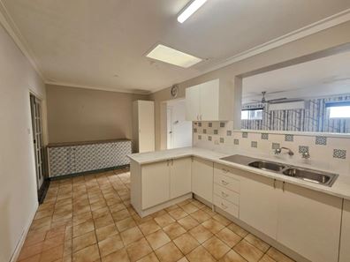 25 Lindy Way, Camillo WA 6111