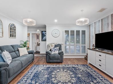 7 Varley Crescent, Cooloongup WA 6168