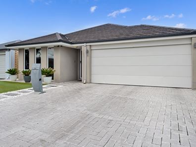 4 Serisier Parkway, Queens Park WA 6107