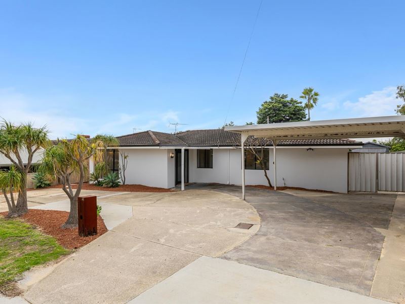 32 Fenellia Crescent, Craigie WA 6025