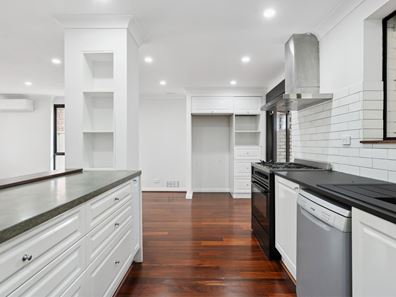 32 Fenellia Crescent, Craigie WA 6025