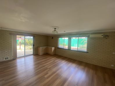 10 Hadleigh Way, Girrawheen WA 6064