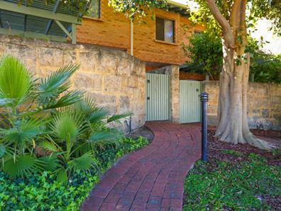 2/1 Chatsworth Terrace, Claremont WA 6010