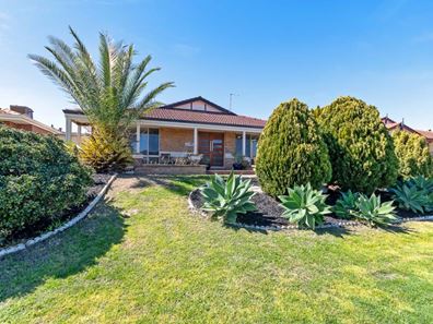 4 Falkland Way, Kinross WA 6028