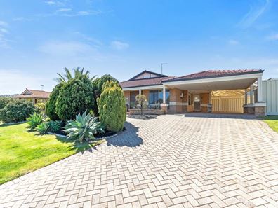 4 Falkland Way, Kinross WA 6028