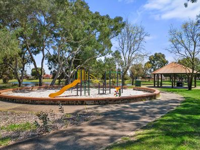 5 Riaza Parkway, Port Kennedy WA 6172