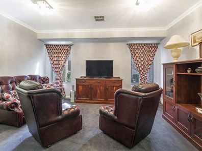 5 Carina Circle, Halls Head WA 6210