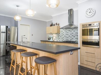 5 Carina Circle, Halls Head WA 6210