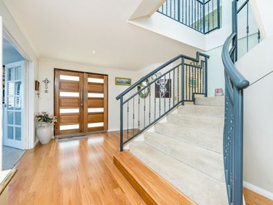 10 Hayling Road, Iluka WA 6028