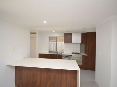 2/1 Mariners Cove Drive, Dudley Park WA 6210