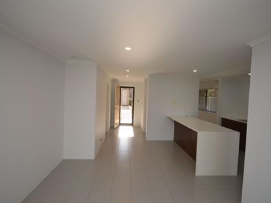 2/1 Mariners Cove Drive, Dudley Park WA 6210