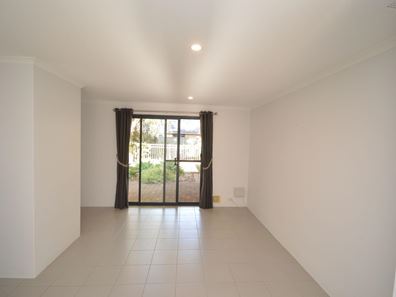 2/1 Mariners Cove Drive, Dudley Park WA 6210