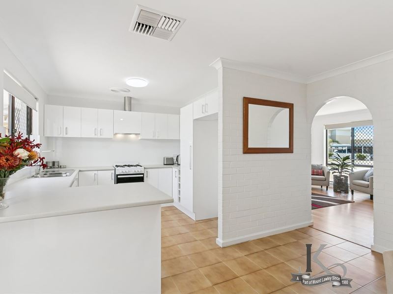 17A Saunders Street, Como WA 6152