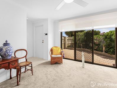 1/21 McWhae Gardens, Bayswater WA 6053