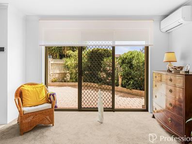 1/21 McWhae Gardens, Bayswater WA 6053