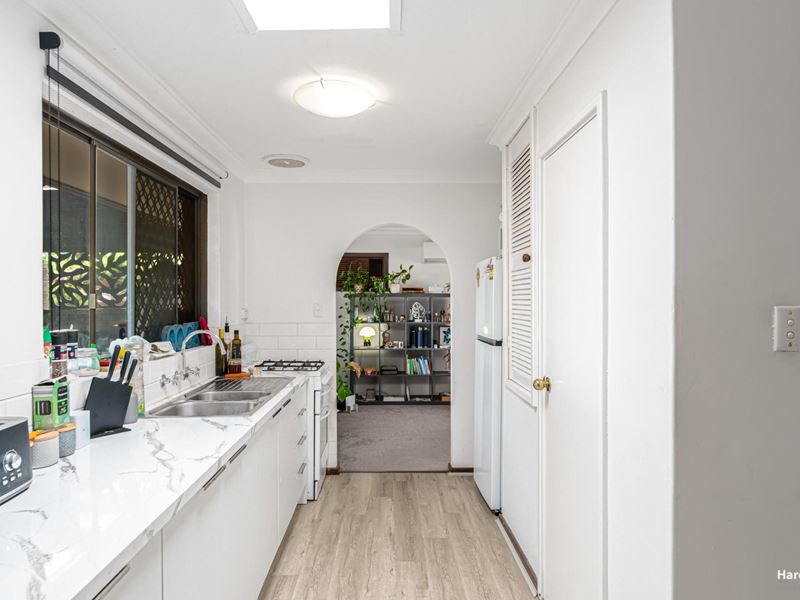 44 Grovelands Drive, Camillo WA 6111
