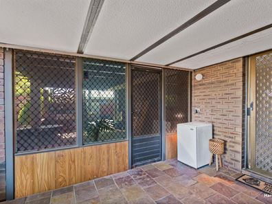 44 Grovelands Drive, Camillo WA 6111