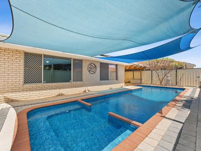 4 Huntingdale Crt, Cooloongup WA 6168