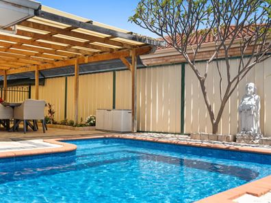 4 Huntingdale Crt, Cooloongup WA 6168