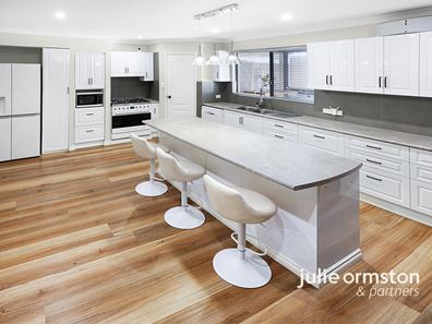 2 St Fillans Bend, Wanneroo WA 6065