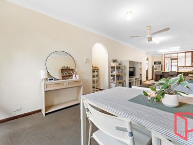 18/4 Glastonbury Road, Armadale WA 6112