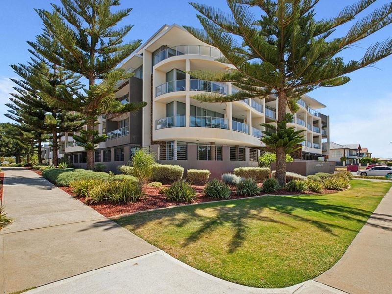 4/11 Halls Head Parade, Halls Head WA 6210