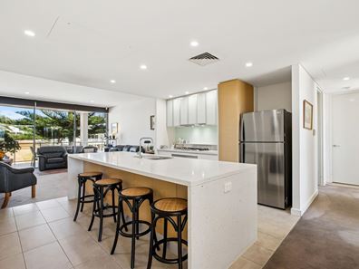4/11 Halls Head Parade, Halls Head WA 6210