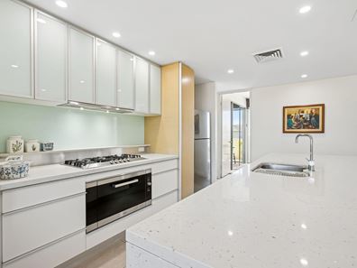 4/11 Halls Head Parade, Halls Head WA 6210