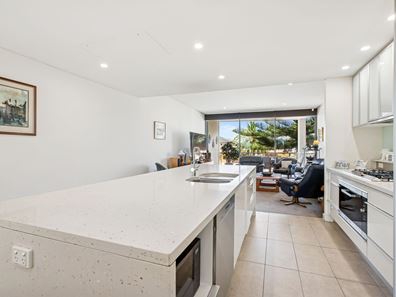 4/11 Halls Head Parade, Halls Head WA 6210