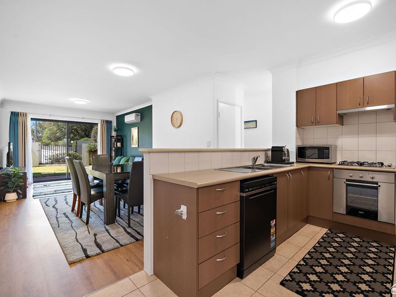 2/17 Southdown Place, Thornlie WA 6108