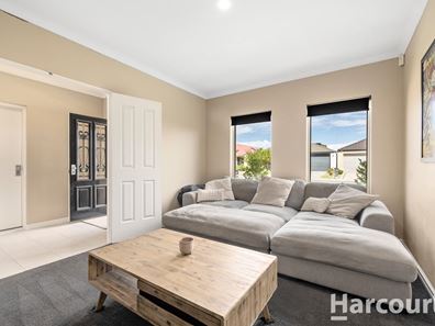 27 Finsbury Drive, Thornlie WA 6108