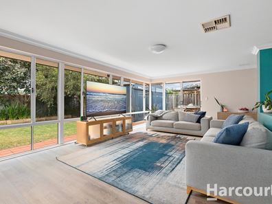 10 Lutea Road, Halls Head WA 6210