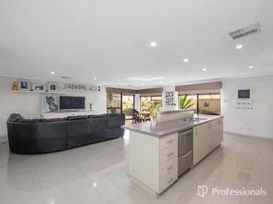 4 Torquay Lane, High Wycombe WA 6057