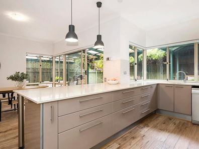 25 Chessington Gardens, Mount Claremont WA 6010