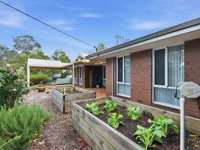 70 Glyde Road, Lesmurdie WA 6076