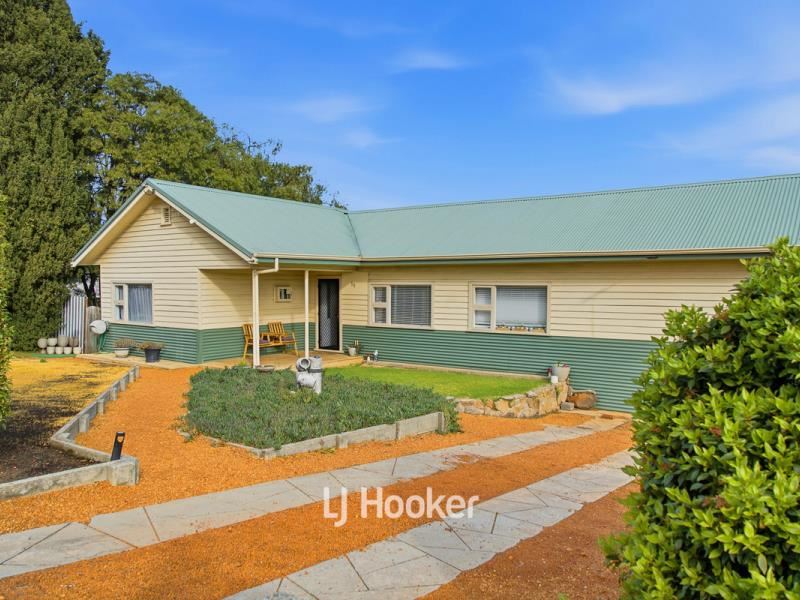 55 Deakin Street, Collie WA 6225
