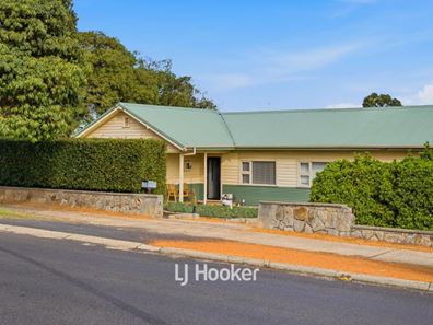 55 Deakin Street, Collie WA 6225