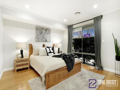 8 Ontario Grove, Success WA 6164
