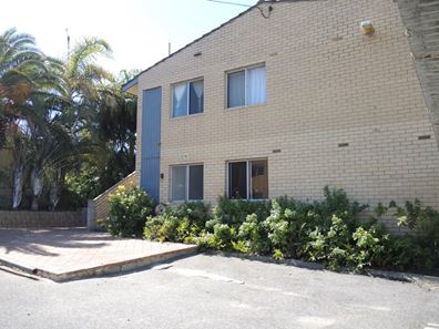 2/11 Wilton Place, Scarborough WA 6019